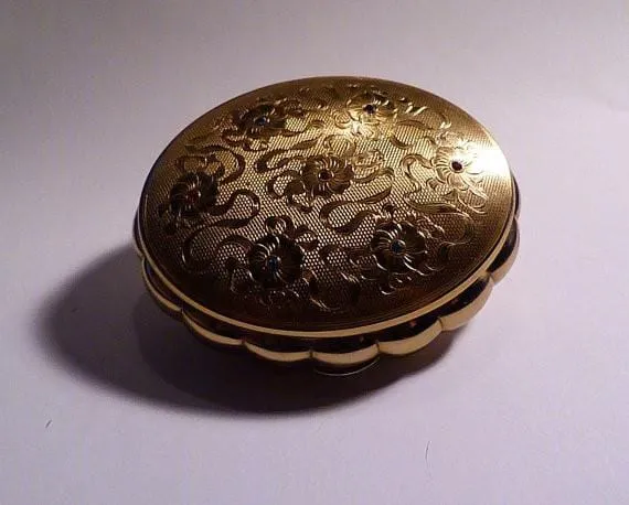 Kigu compacts 1950s muscial powder box