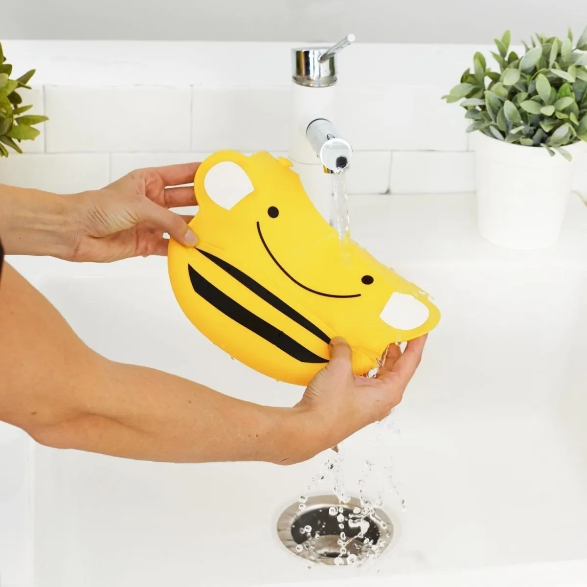 Skip Hop Zoo Fold & Go Silicone Bib- Bee